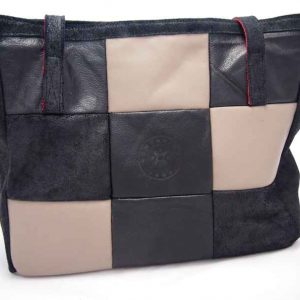 Edith is een patchwork shopper gemaakt van zwart en grijs leer.